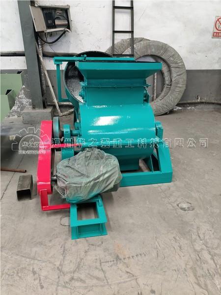 尿素粉碎機(jī)適用什么原料？有什么優(yōu)點(diǎn)？